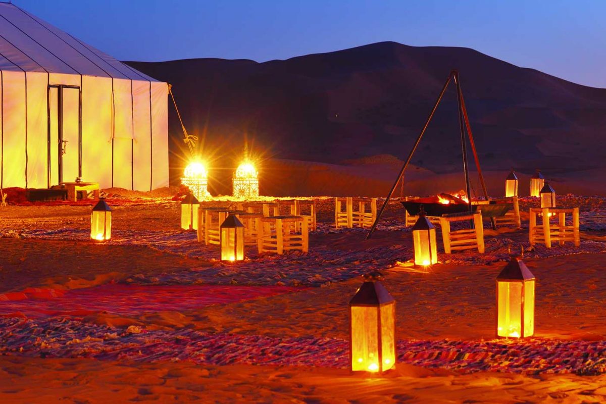 Camp luxueux dans le désert